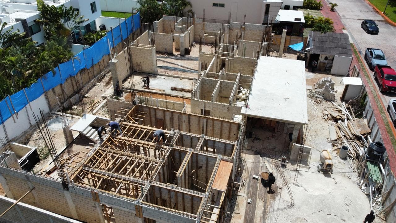 Cumbres 17 y 19 — vista aérea de la estructura y equipo de trabajo activo